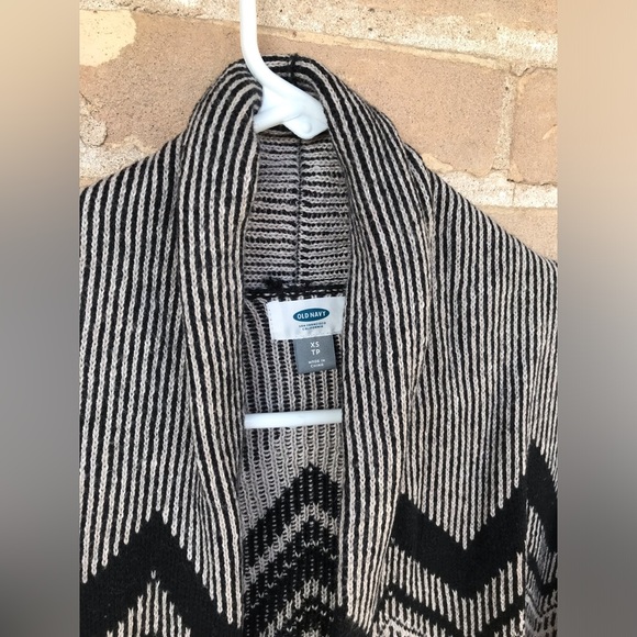 Old Navy Size XS Geometric Design Open Sweater. Black And Tan - Picture 3 of 4